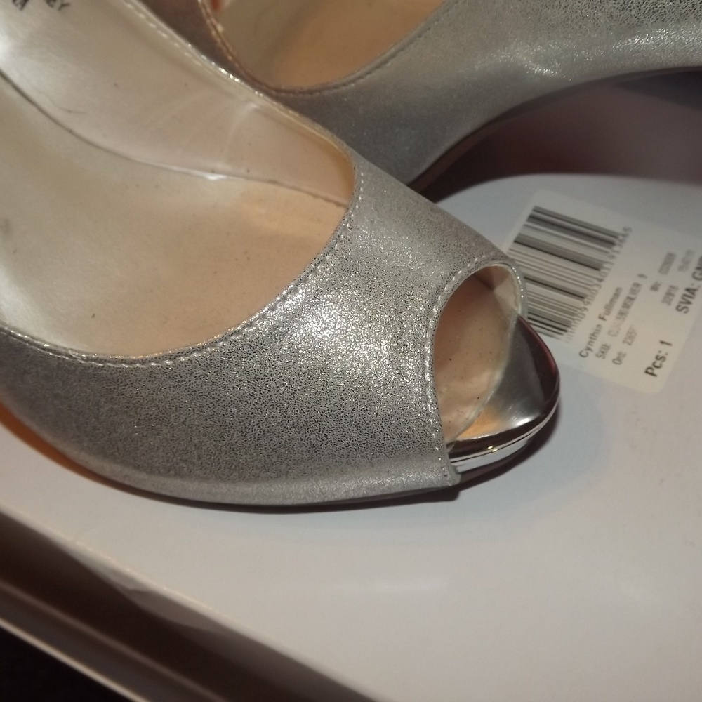 Shoe - Picture 2 of 2